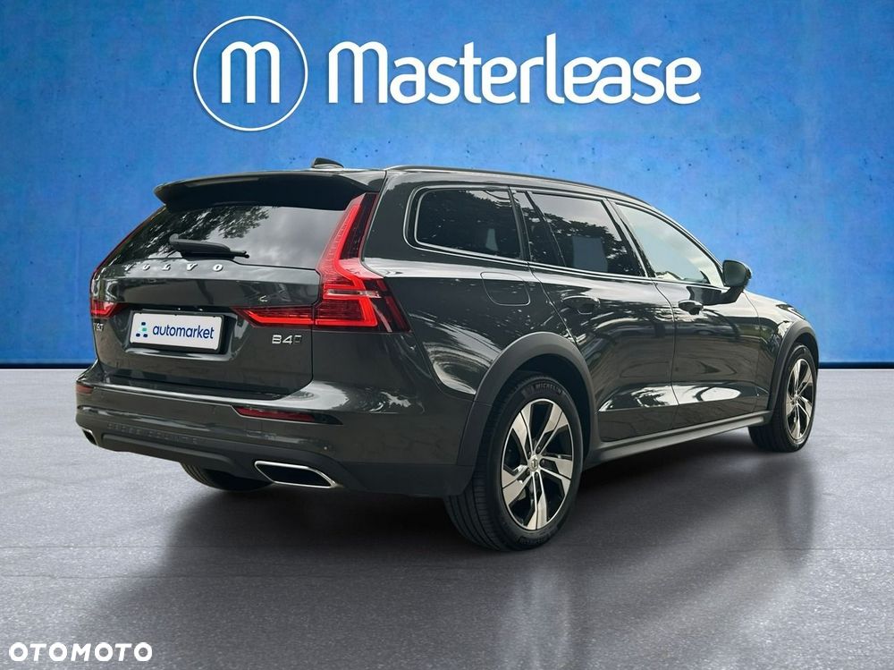 Volvo V90 Cross Country - 4