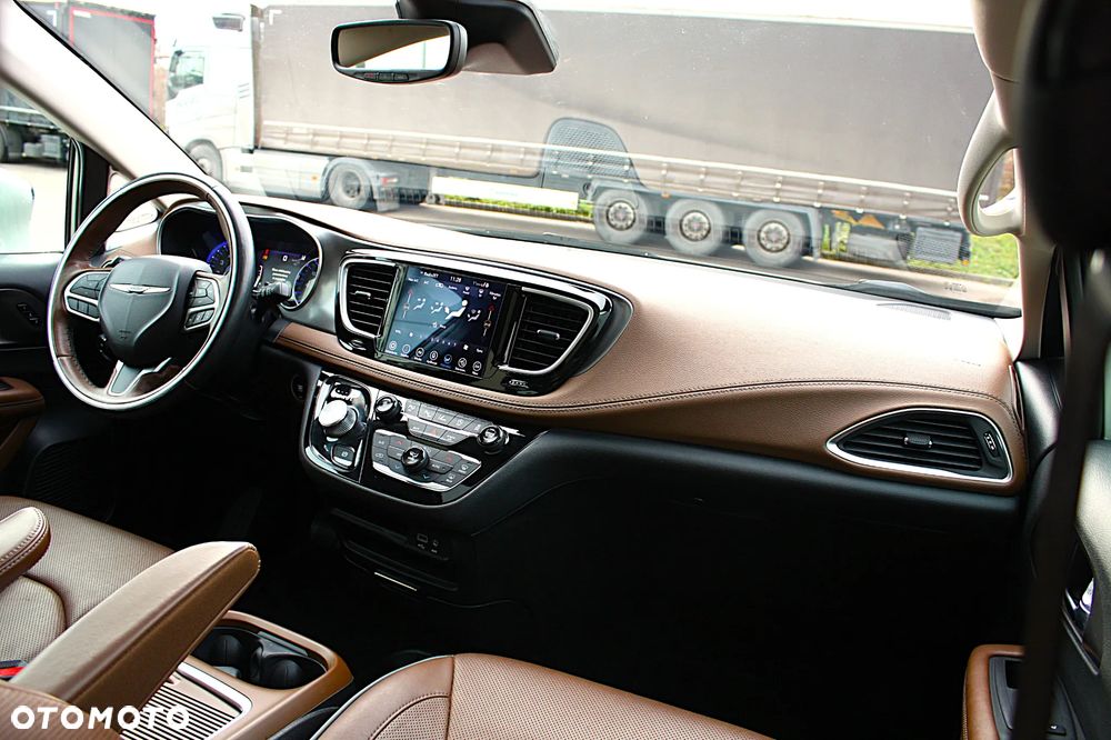 Chrysler Pacifica - 17