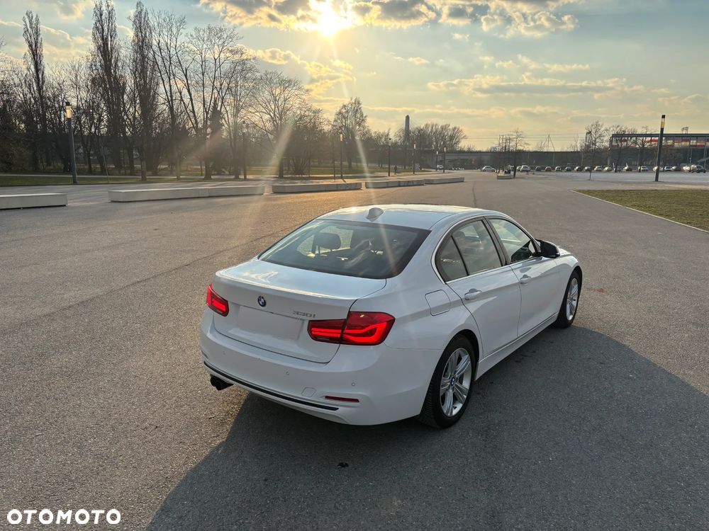 BMW Seria 3 330i Luxury Line sport - 8