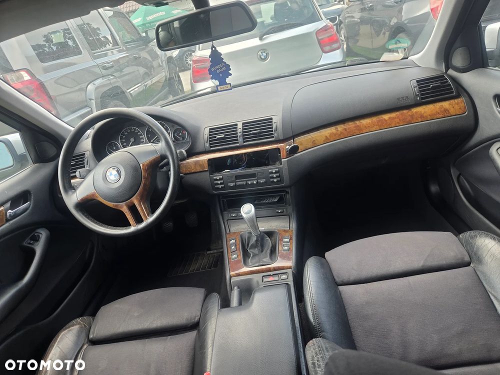 BMW Seria 3 325i Edition Sport - 11
