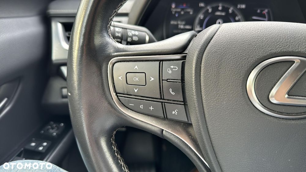 Lexus UX - 12