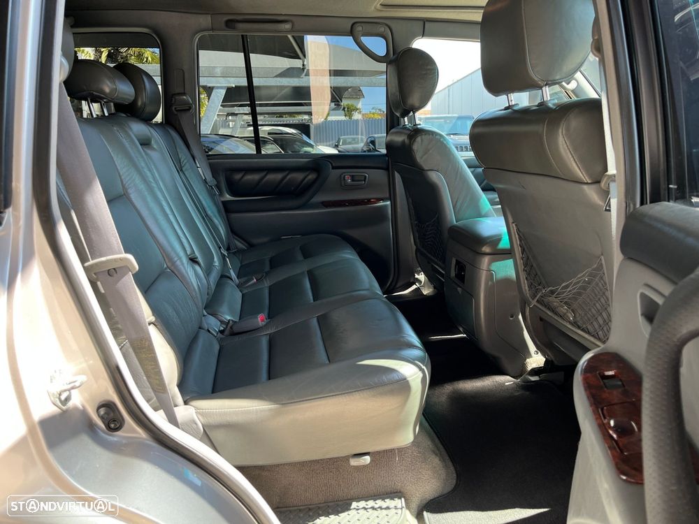 Toyota Land Cruiser - 51