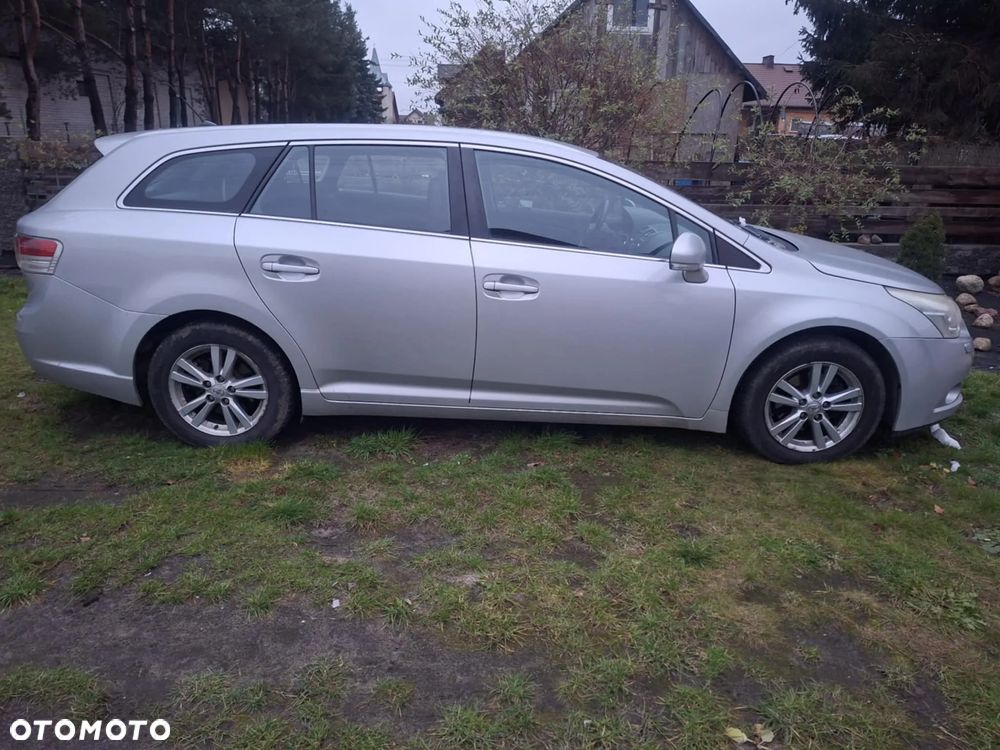Toyota Avensis 2.0 D-4D Sol - 2