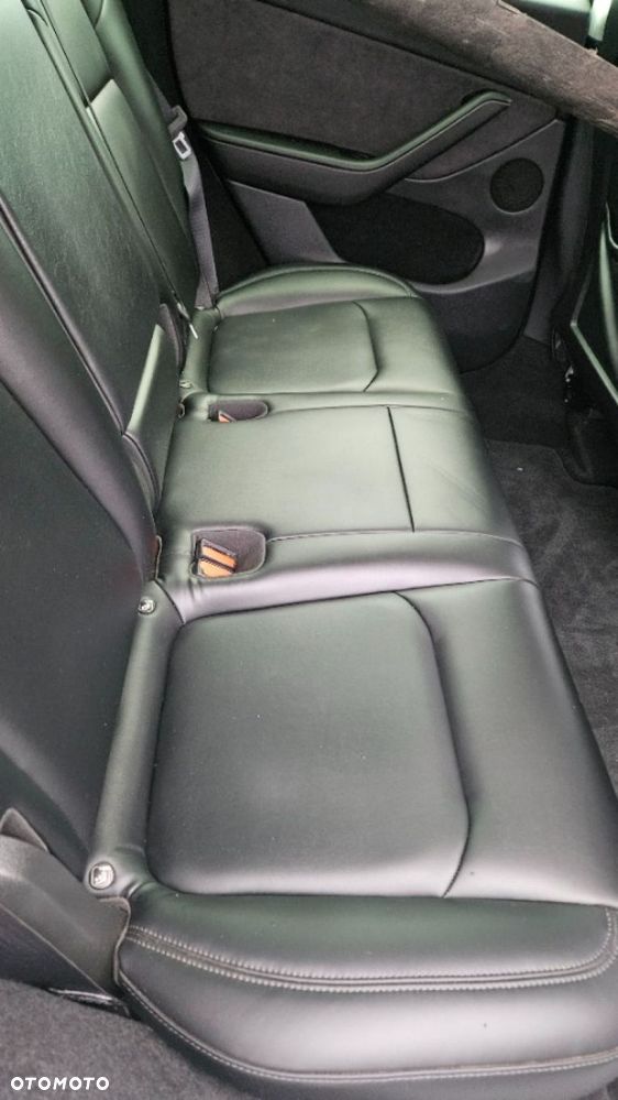Tesla Model Y - 23