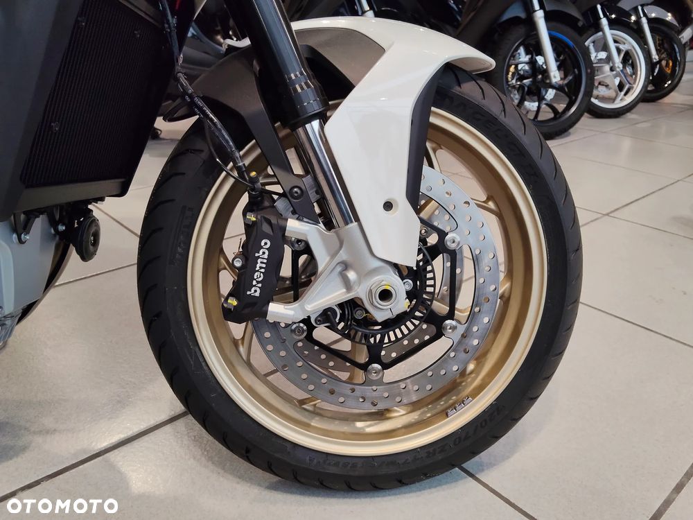 Moto Guzzi V100 Mandello - 13