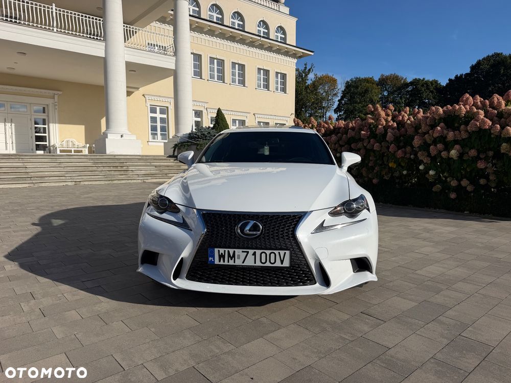 Lexus IS - 1