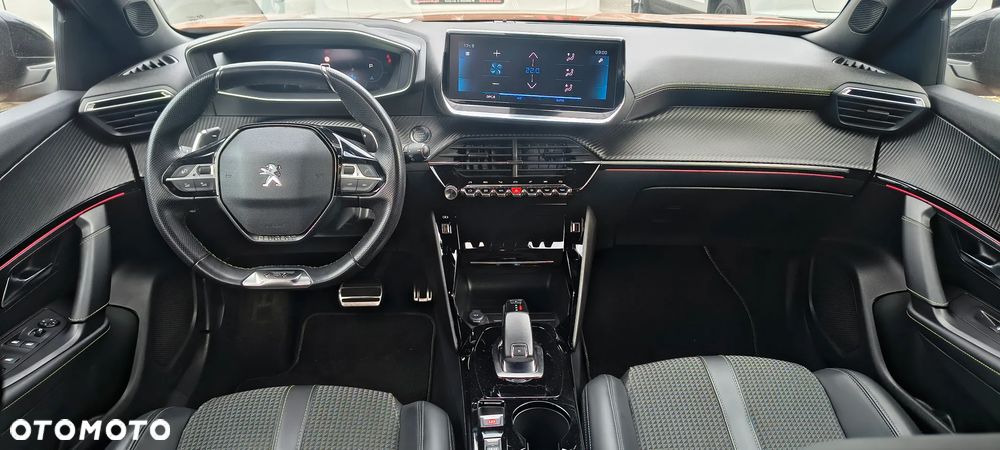 Peugeot 2008 PureTech 130 EAT8 GT Pack - 11