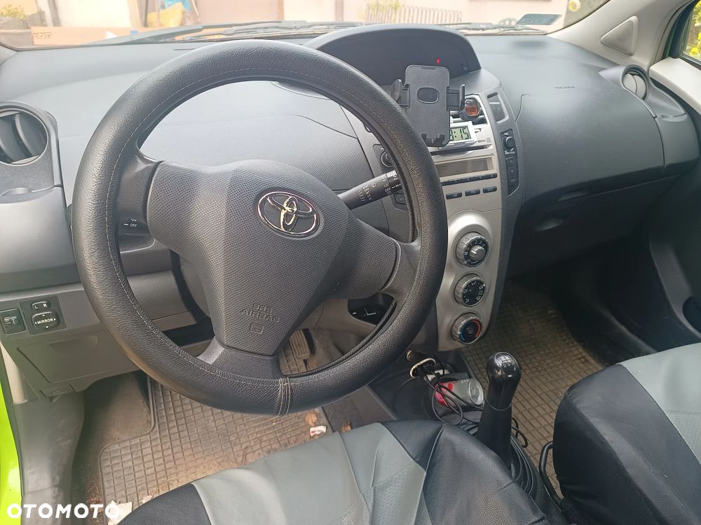 Toyota Yaris 1.0 Luna - 2