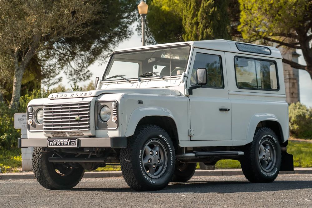 Usado Land Rover Defender 2006 - 34 500 EUR, 155 000 km - Standvirtual.com