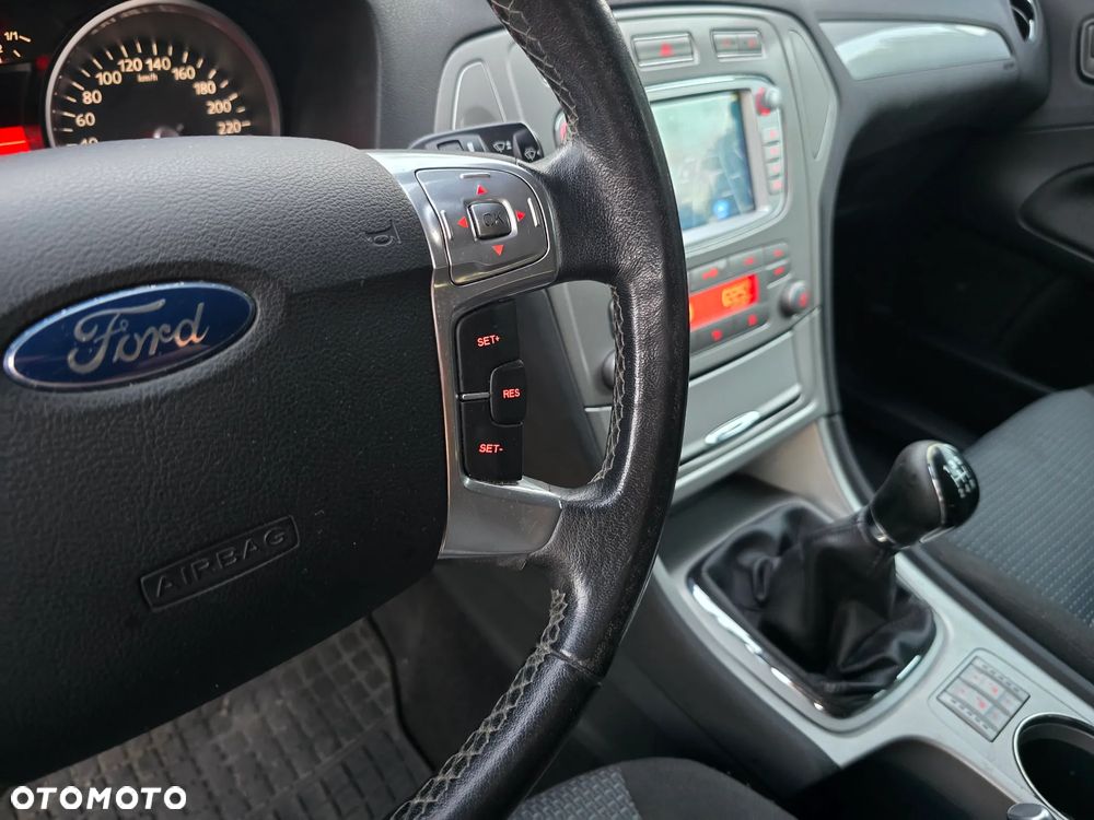 Ford Mondeo - 29