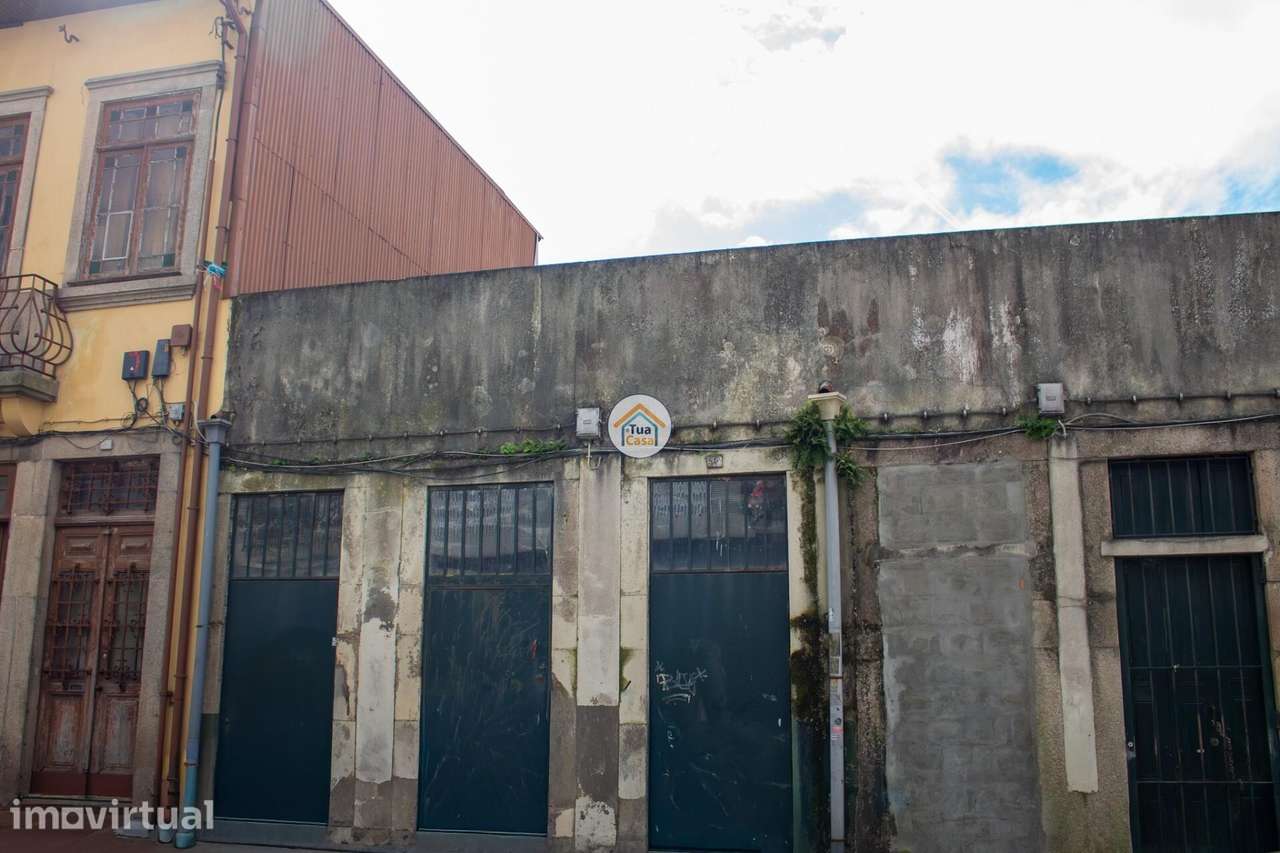 Armazém com elevado potencial em zona central de Vila Nova de Gaia - Grande imagem: 5/11