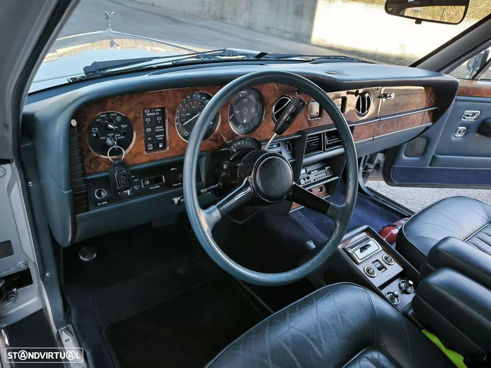 Rolls Royce Silver Spur - 18