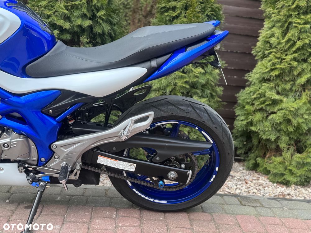 Suzuki Gladius - 13
