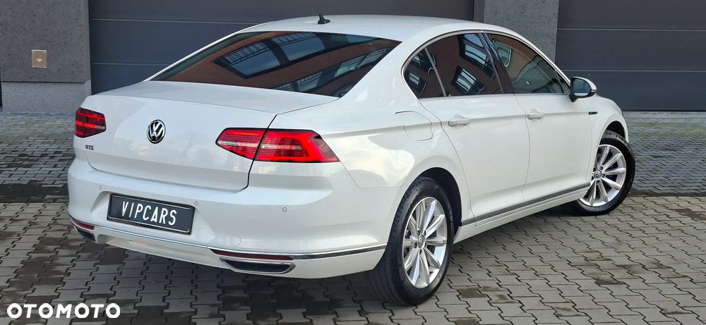 Volkswagen Passat - 11