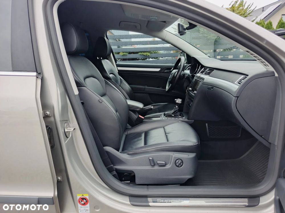 Skoda Superb 2.0 TDI 4x4 DSG Elegance - 28