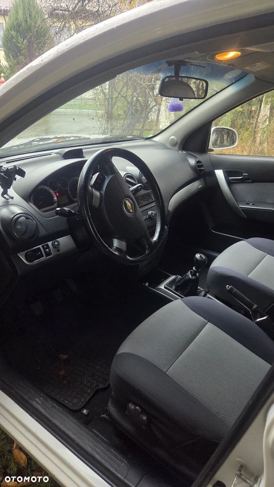 Chevrolet Aveo - 12