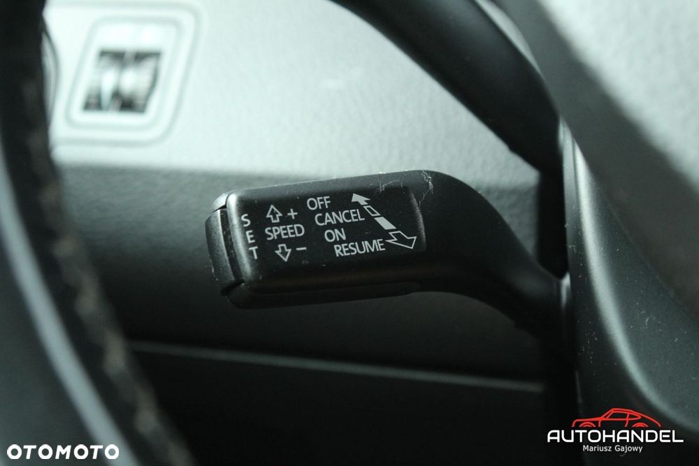 Volkswagen Passat - 11