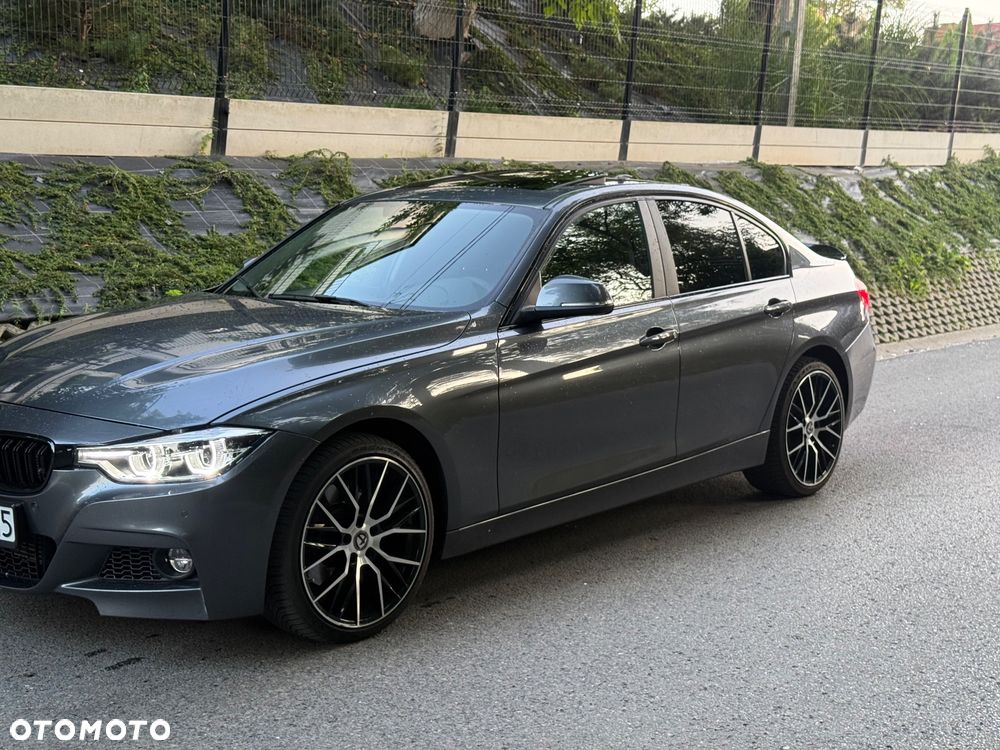BMW Seria 3 330d xDrive - 9