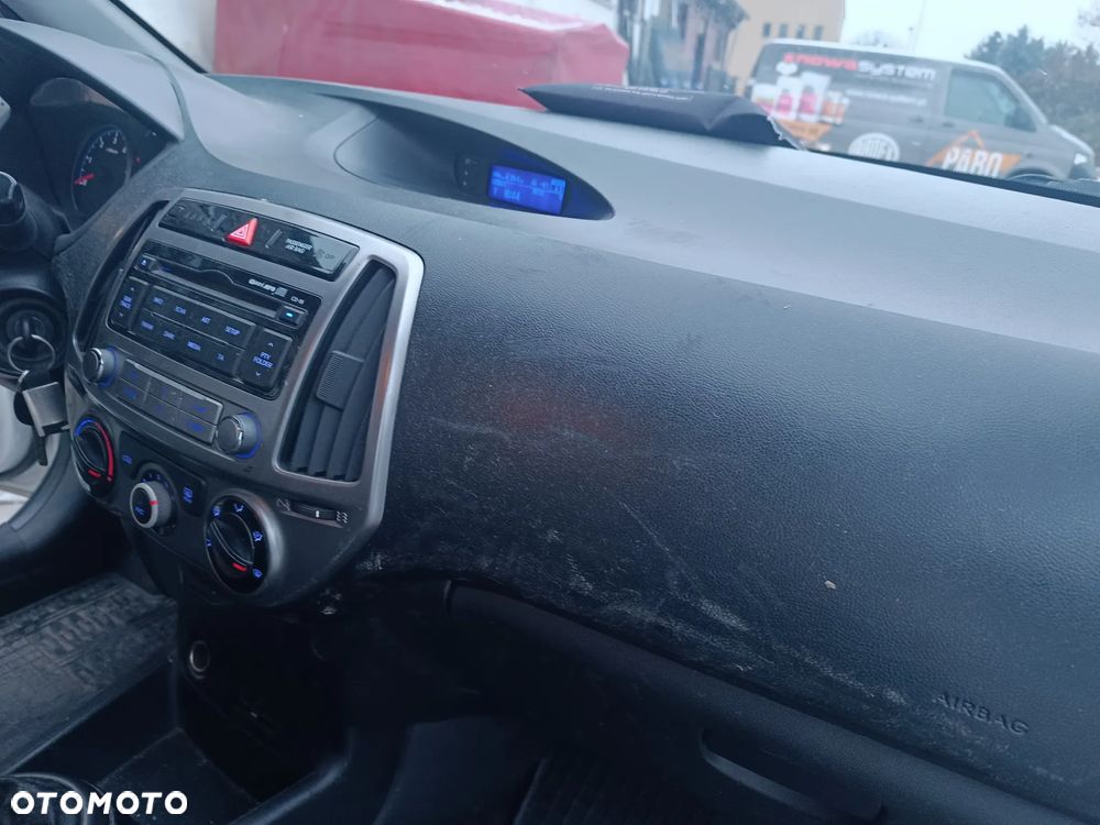 Hyundai i20 1.1 CRDi Style - 11