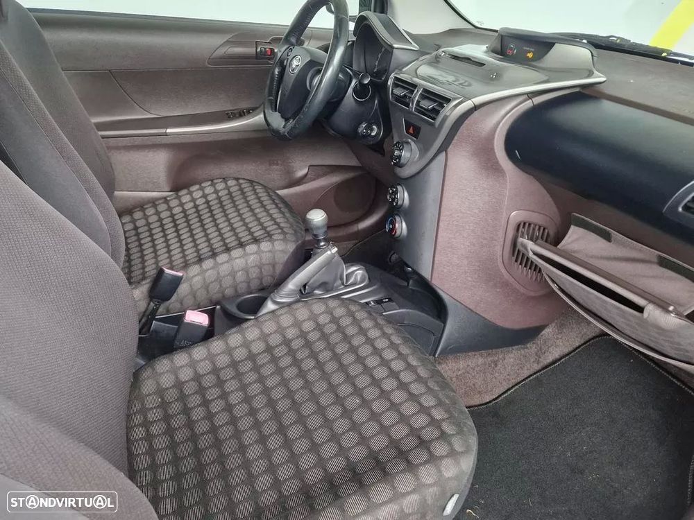 Toyota iQ 1.0 VVT-i - 11