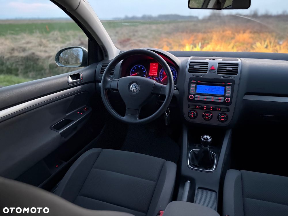 Volkswagen Golf 1.6 FSI Comfortline - 11