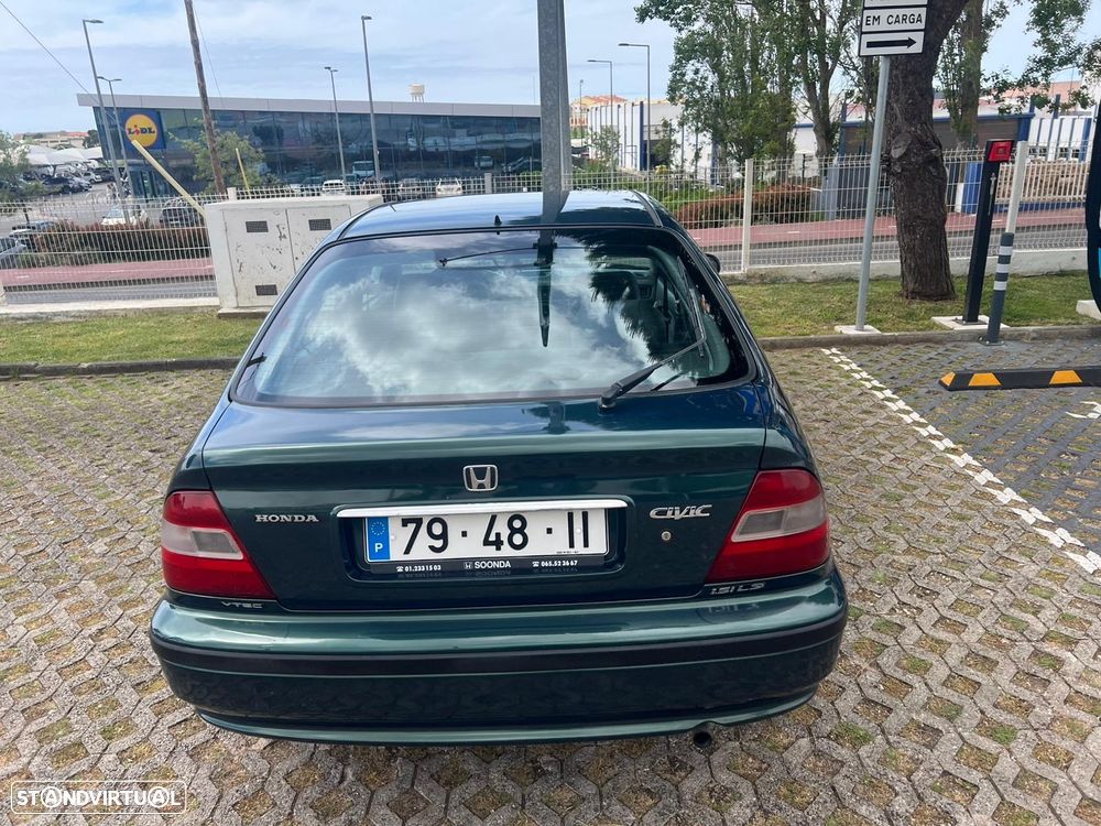 Honda Civic 1.5i - 4