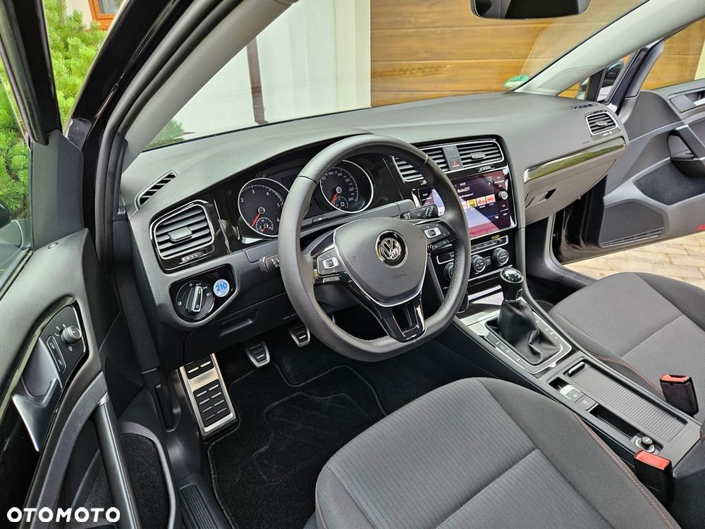 Volkswagen Golf - 18