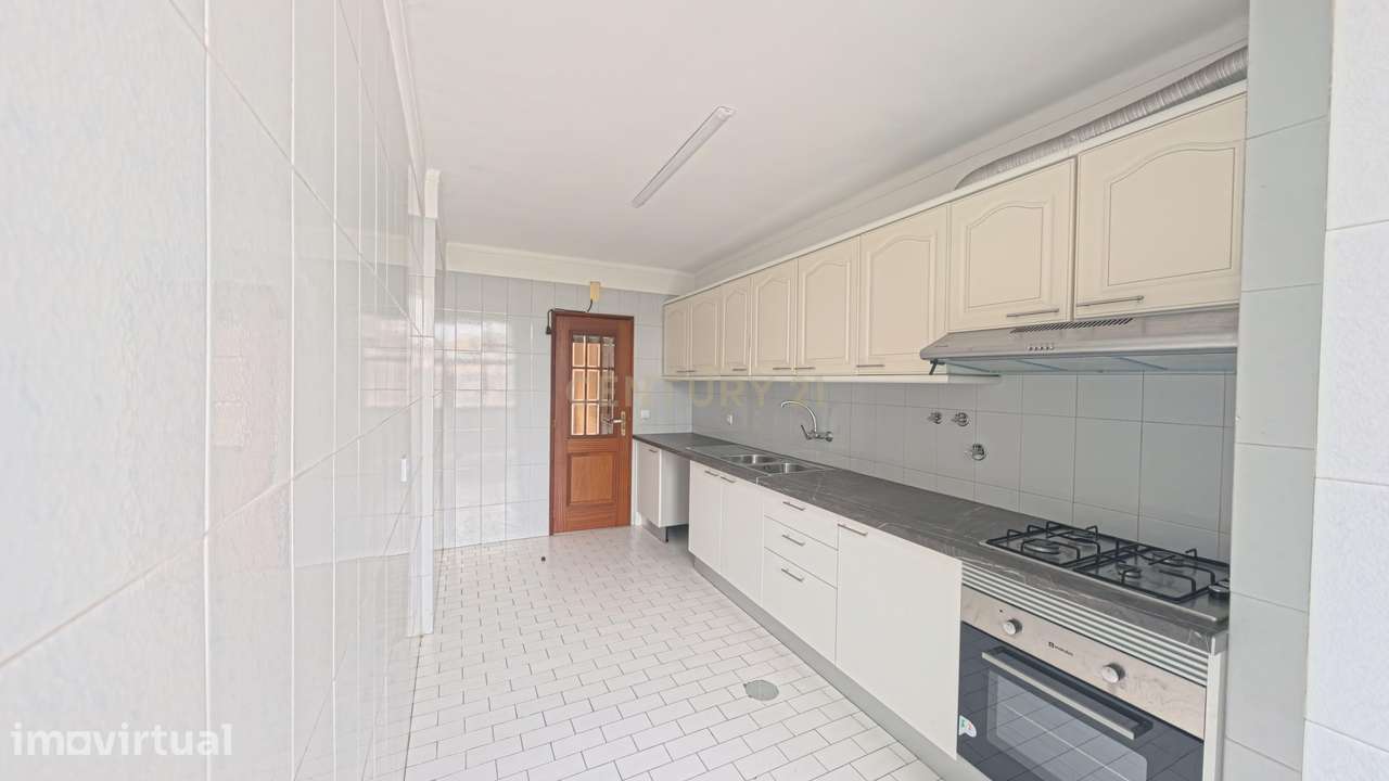 T2 com Potencial Único no centro de Viseu - Habitação Própria + Sótão - Grande imagem: 2/11