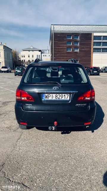 Toyota Avensis Verso D-4D - 3