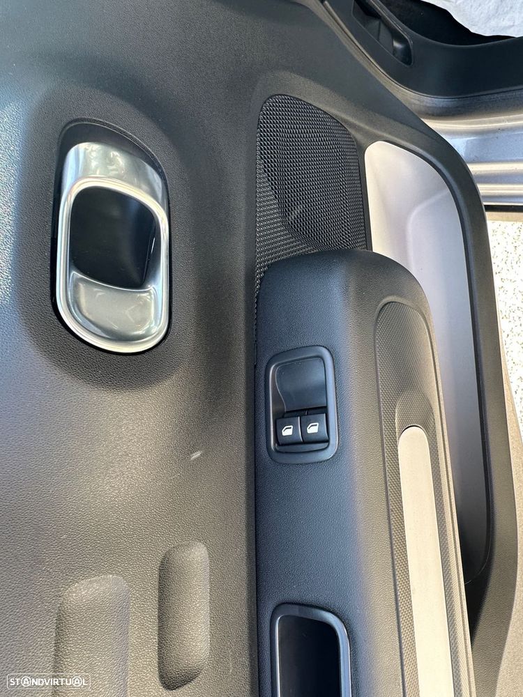 Citroën C3 1.2 PureTech C-Series - 12