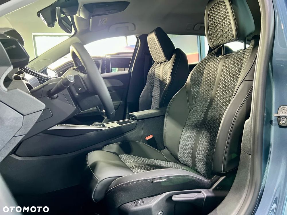 Peugeot 308 1.2 mHEV Allure S&S e-DCS6 - 8