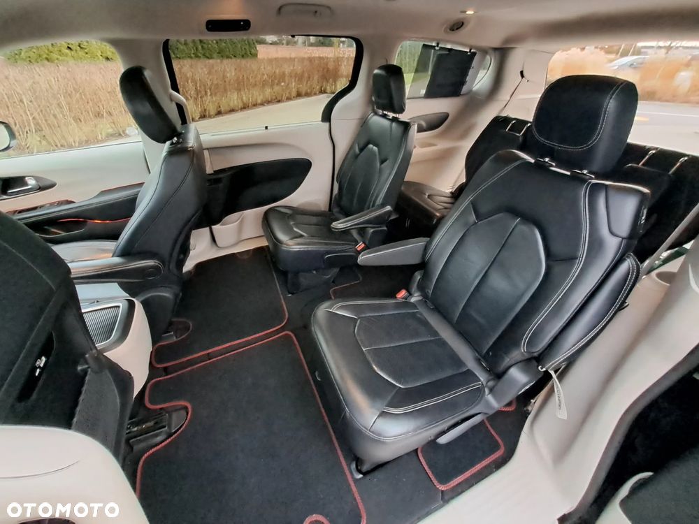 Chrysler Pacifica - 21