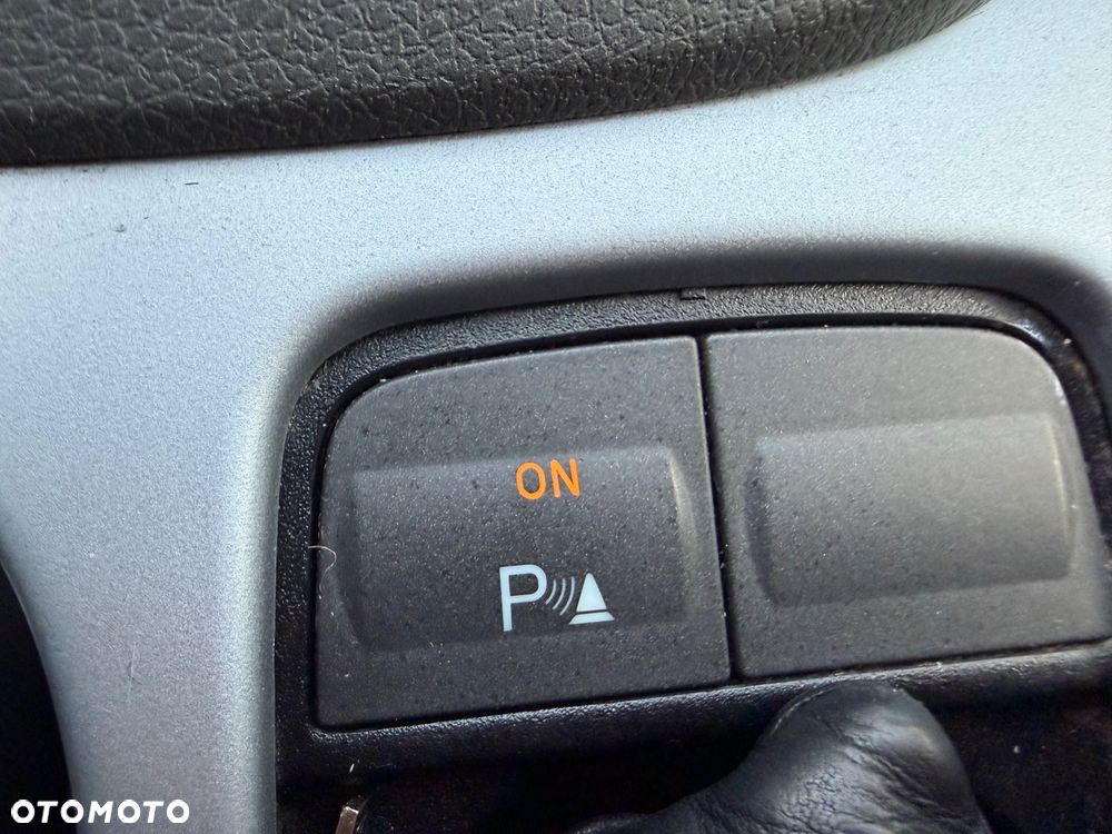 Ford Kuga 2.0 TDCi 2x4 Titanium - 22