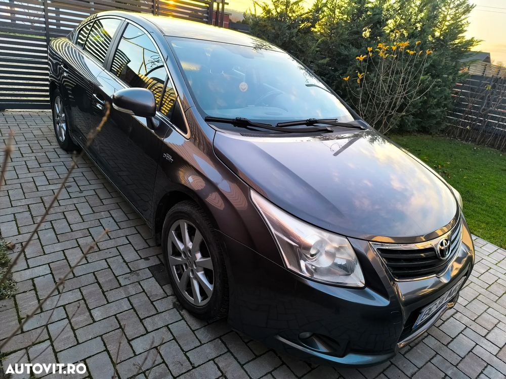 Toyota Avensis 2.2 D-CAT Luxury Aut - 11