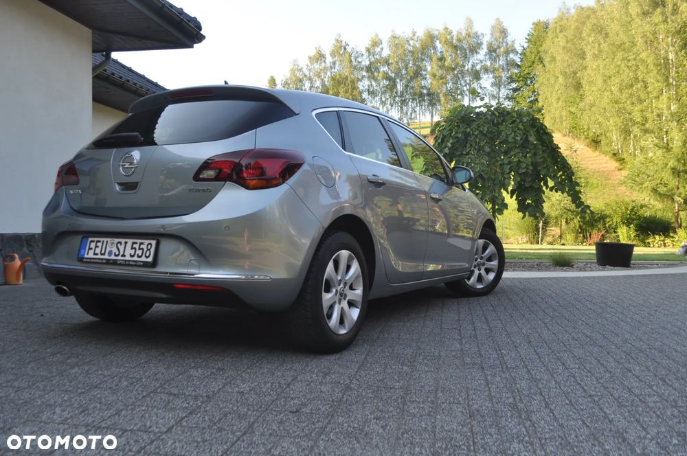 Opel Astra 1.4 Turbo Exklusiv - 10