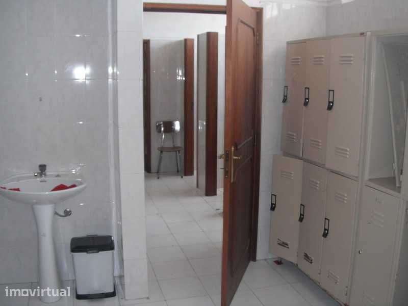 Armazem com escritorios, balnearios, e wcs - Grande imagem: 2/4