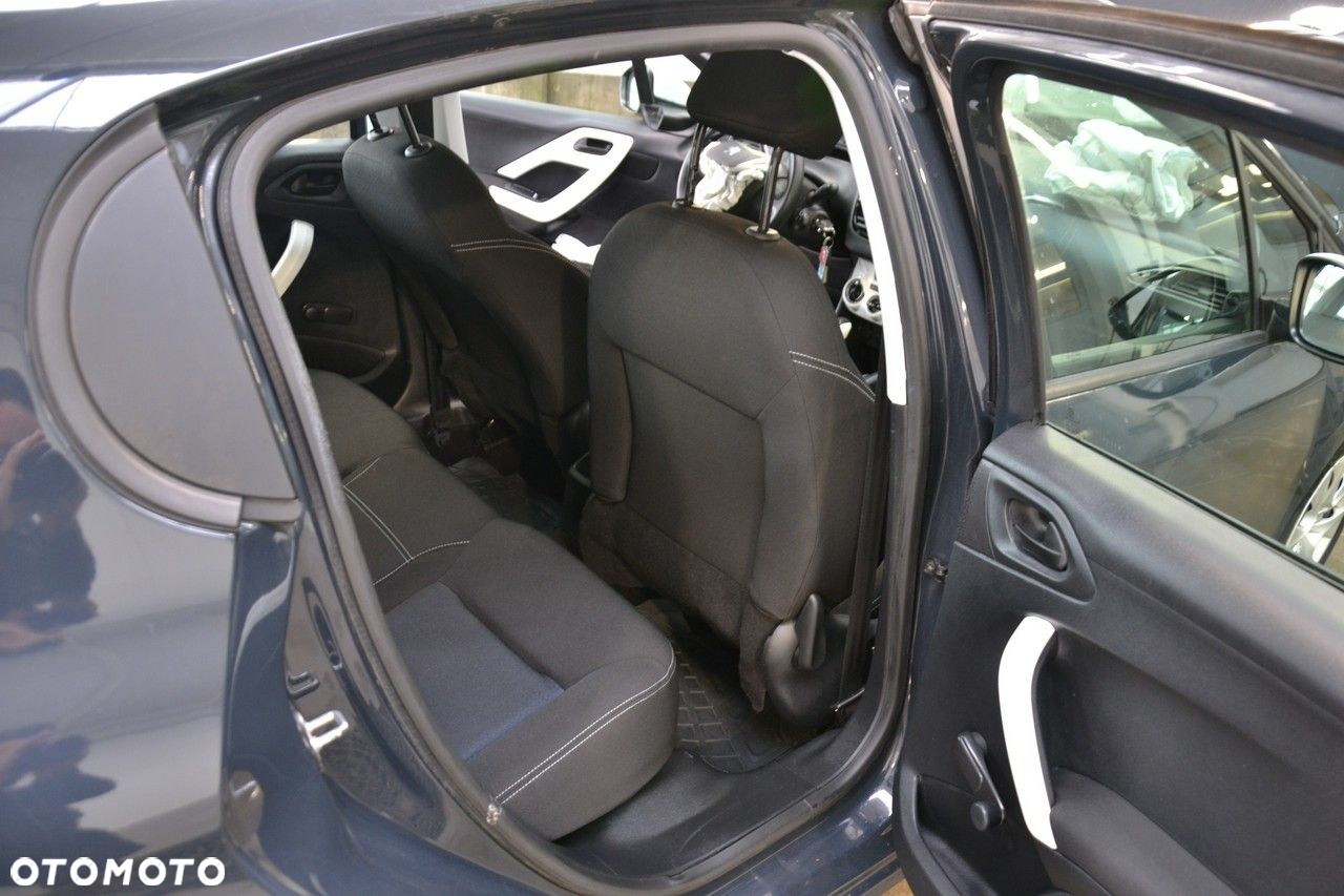 Peugeot 208 - 25