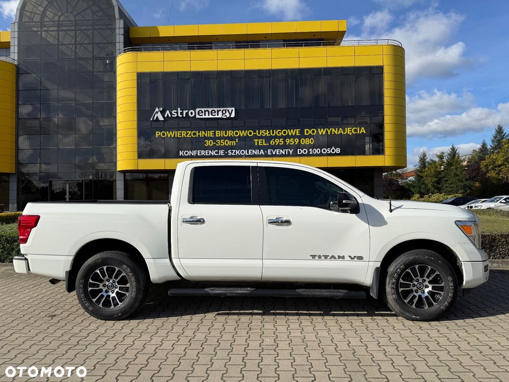 Nissan Titan - 1