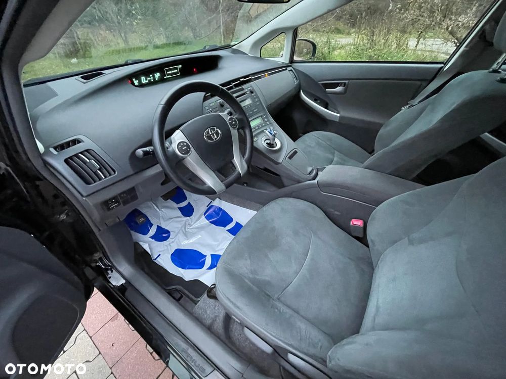 Toyota Prius (Hybrid) Comfort - 10