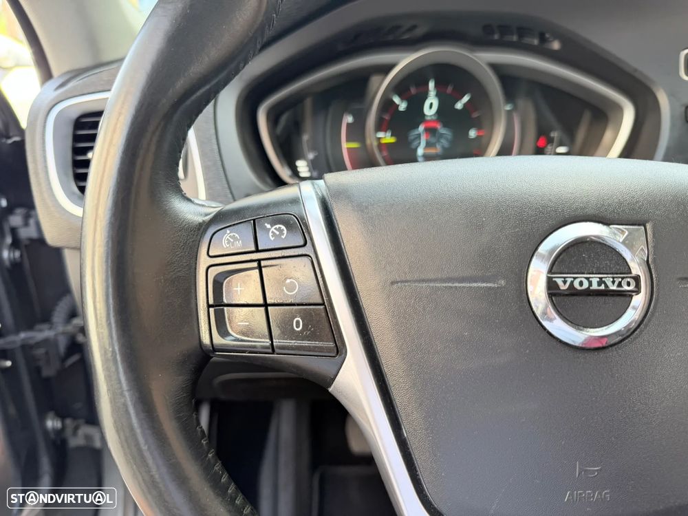 Volvo V40 D2 Momentum - 23
