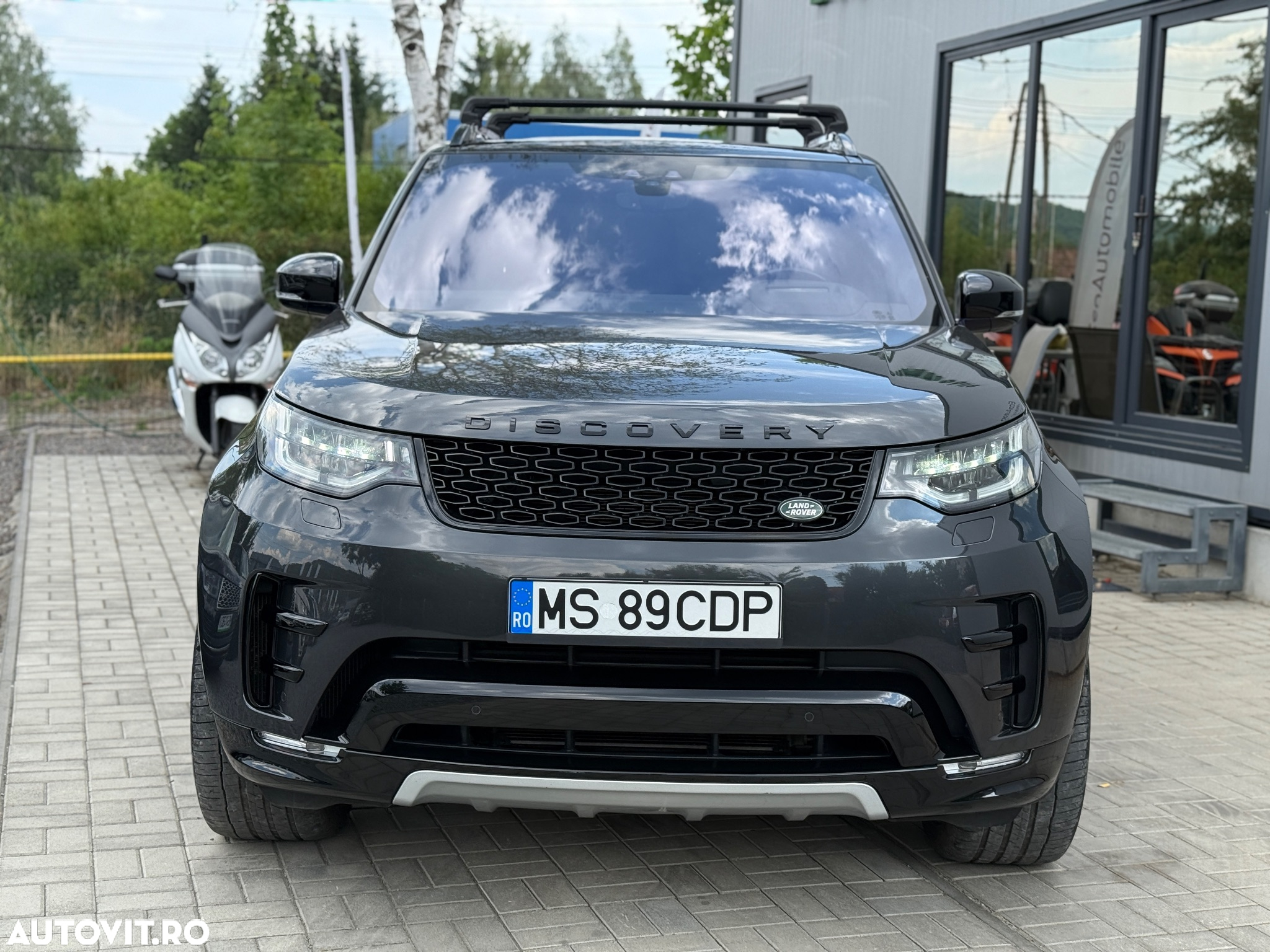 Land Rover Discovery 3.0 L TD6 HSE Luxury - 9