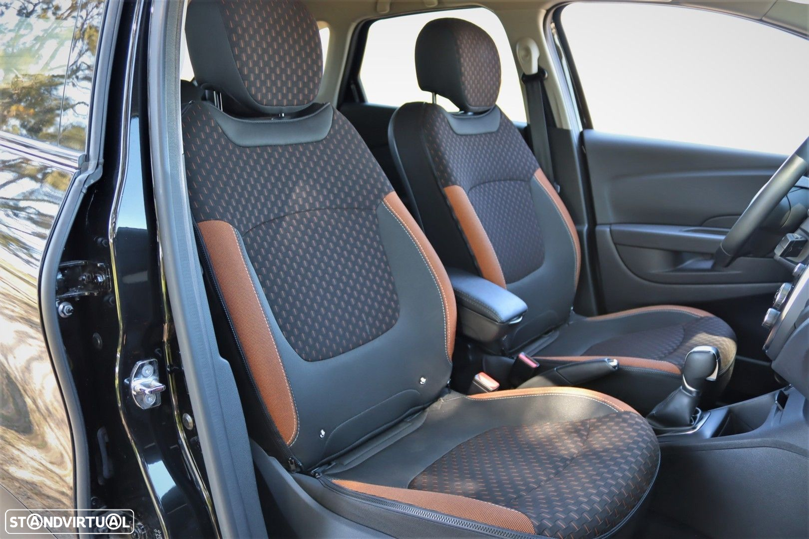 Renault Captur 1.2 TCe Initiale Paris EDC - 19