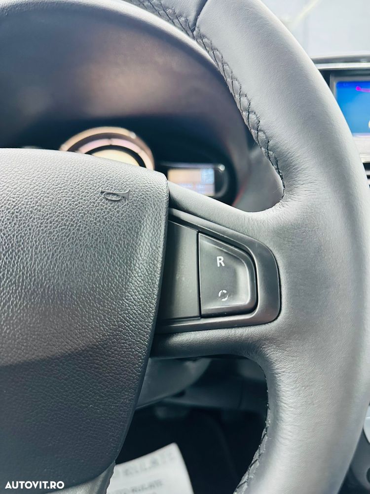 Renault Megane dCi 110 FAP EDC Bose Edition - 27