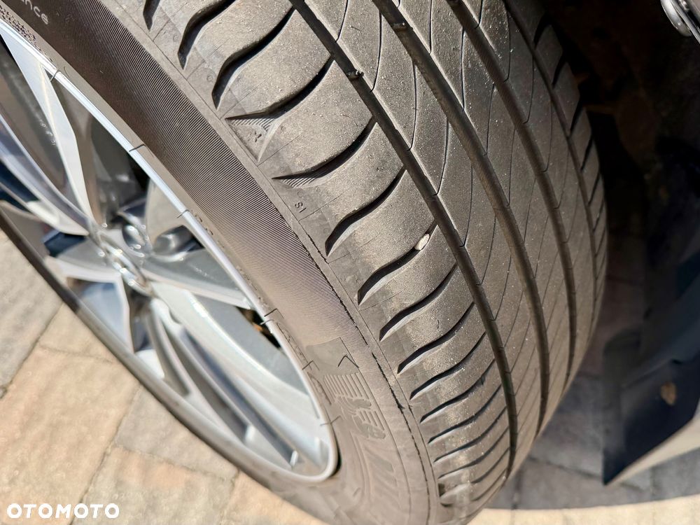 Toyota Avensis 1.8 Sol NAVI - 23