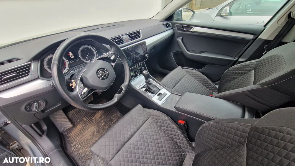 Skoda Superb 2.0 TDI DSG Style - 9