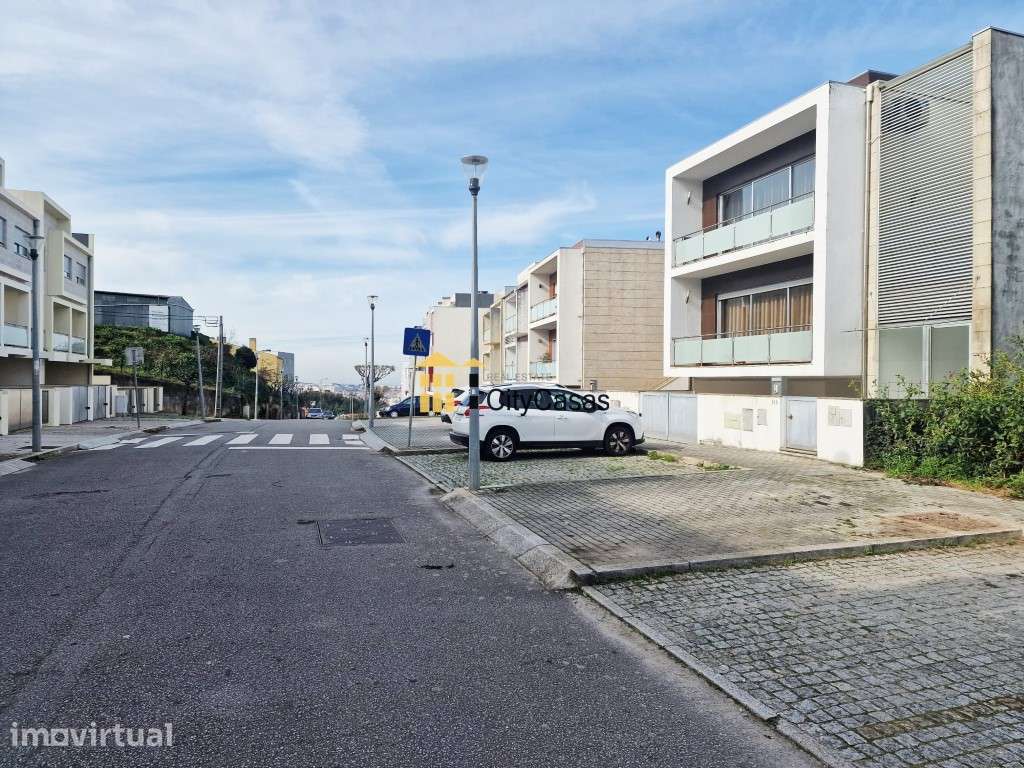 Terreno c/ Projeto de Moradia Bifamiliar - Grande imagem: 3/9