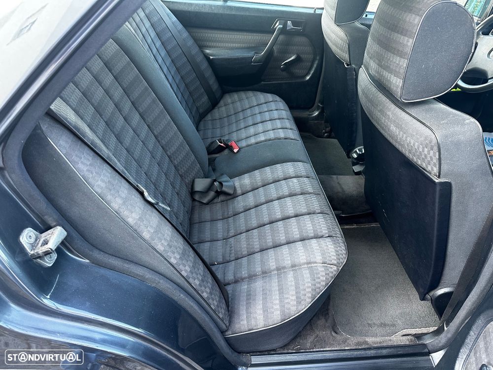 Mercedes-Benz W201 (1982-1993) 190 D 2.0 - 29
