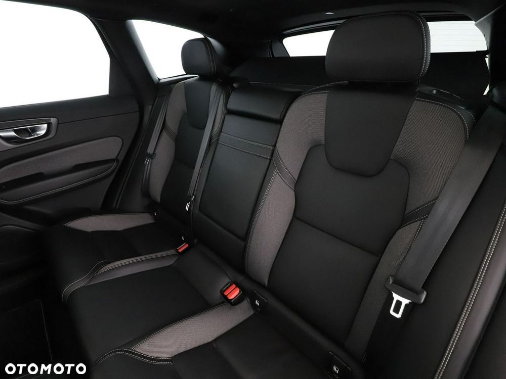Volvo XC 60 T8 AWD Recharge Geartronic RDesign - 19