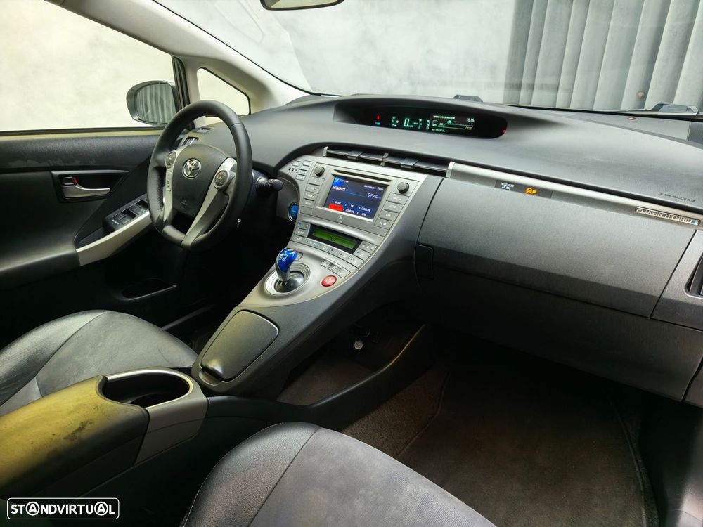 Toyota Prius 1.8 Plug-In Luxury+Pele - 8