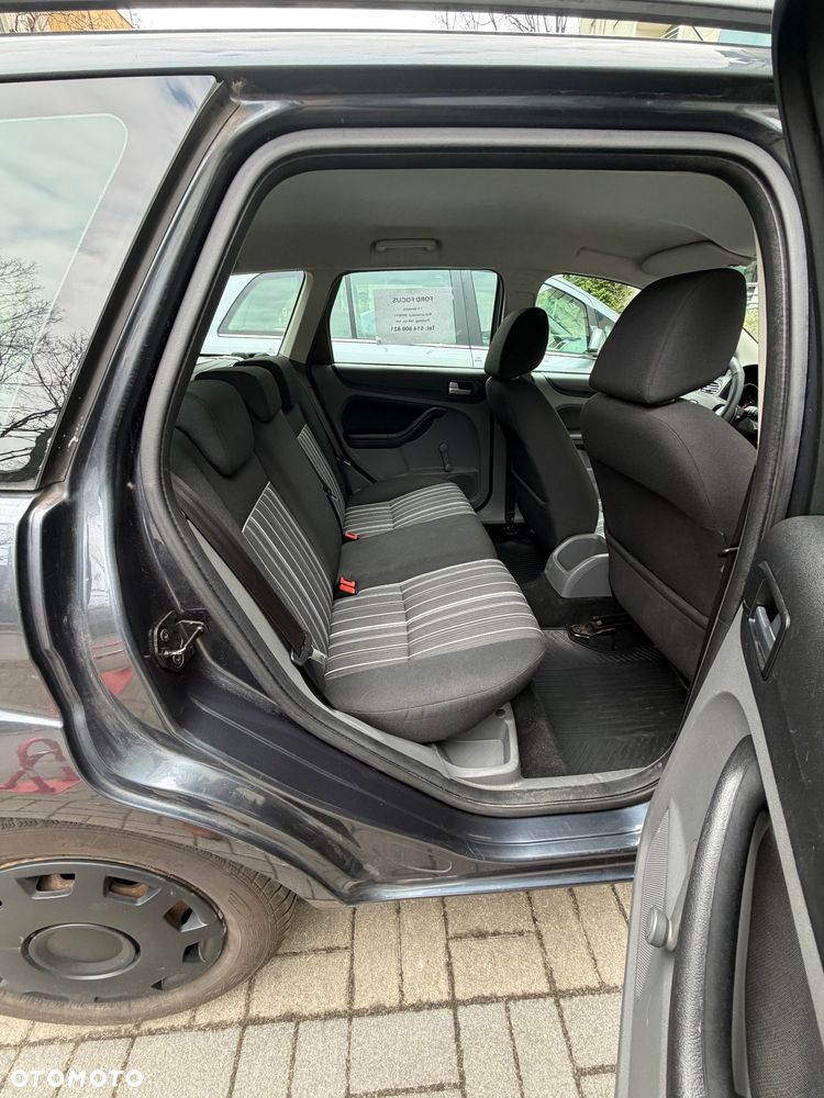 Ford Focus 1.6 Ambiente - 9